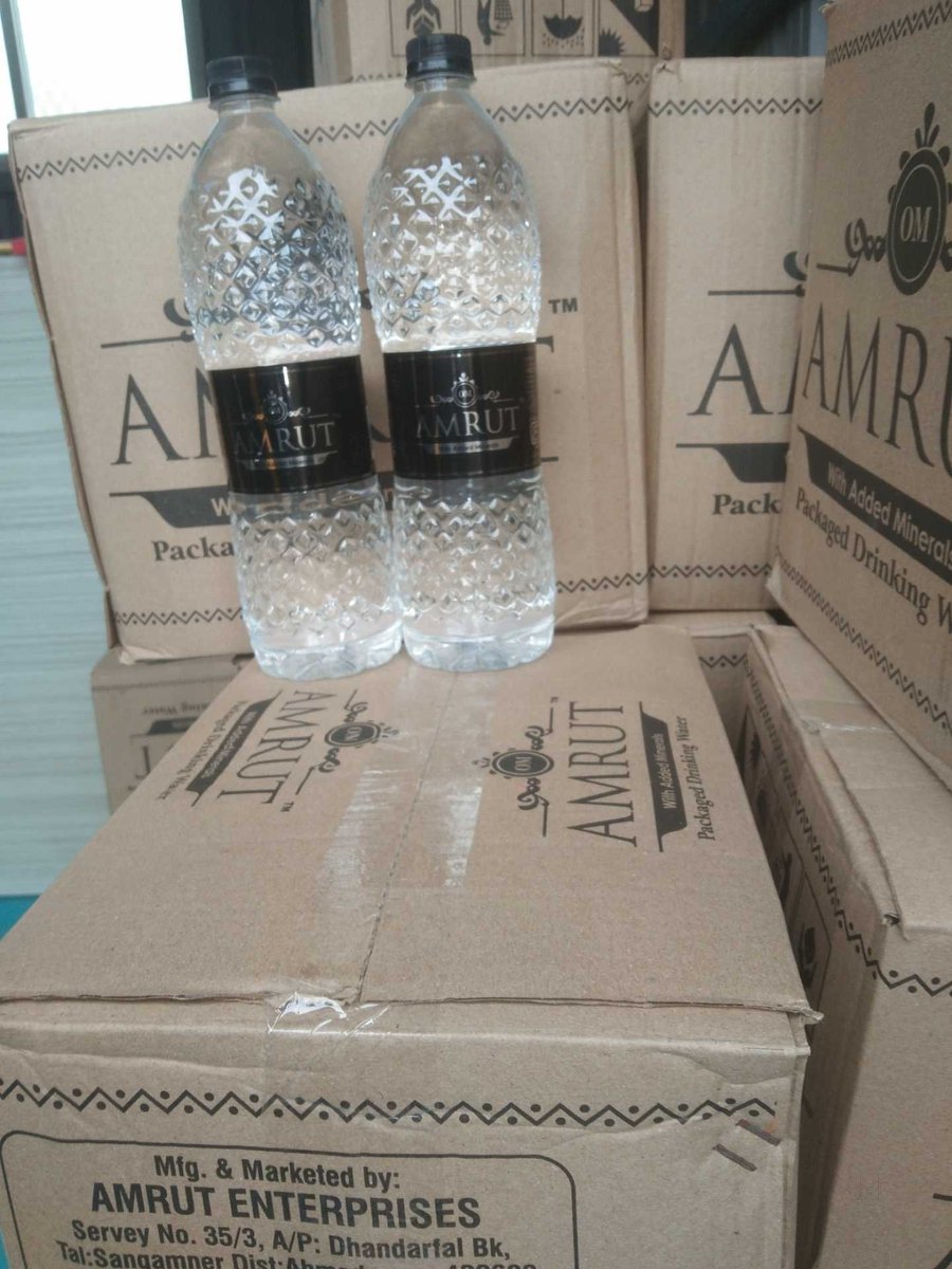 zoo_bear's tweet photo. Abey Bewde, That's Amrut Drinking water. Not Amrut Whiskey. https://t.co/hFuZUfyC8L