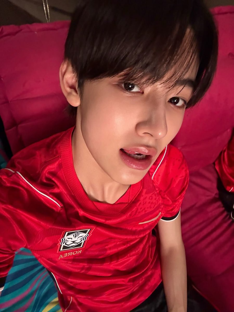 ummsingsing's tweet photo. 이거 내 최애 사진중하나…  오른쪽 말고 왼쪽 말하는거임 https://t.co/dsBH2FvT5M
