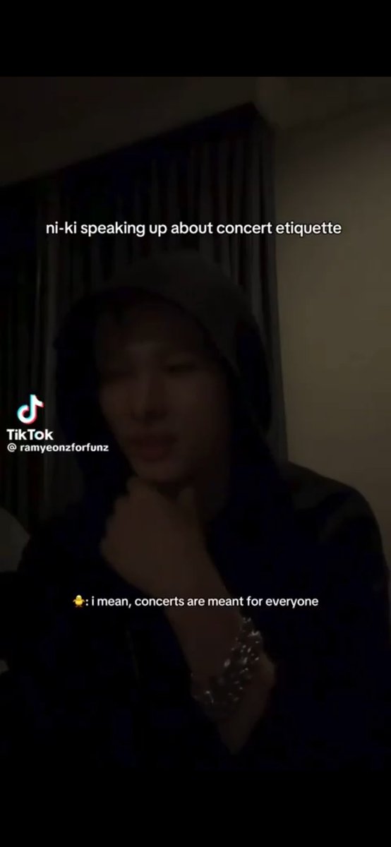 Lilianejewel's tweet photo. Gracias a este live de Niki, hablando pestes de su fan,diciendo que arruinó el concierto, y que odia a los fans asi de ruidosos (solo porque la chica pidió que le dieran unas malditas flores) el malagradecido fue a quejarse en su live, y hacer que el fandom mundial acosara a Mina https://t.co/dFLWLPuAHm
