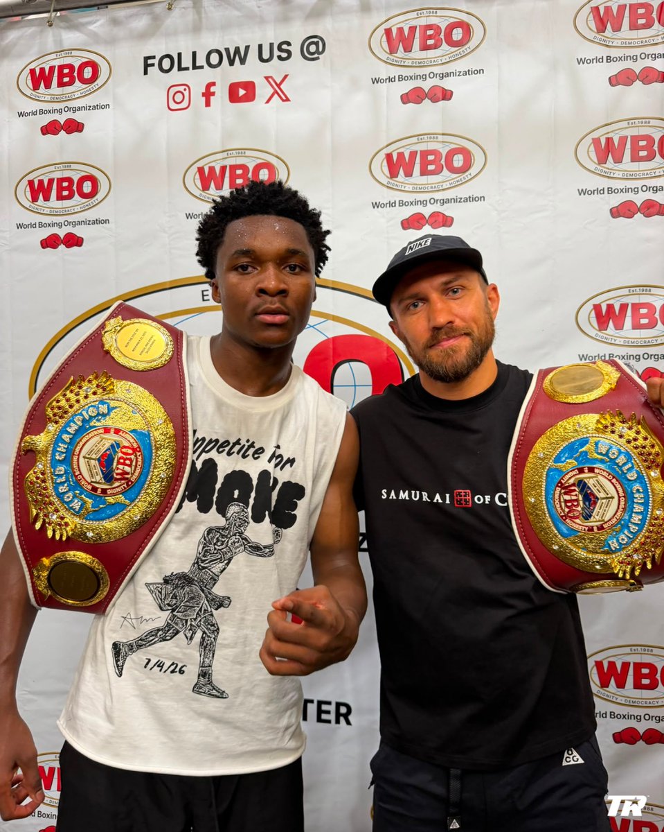 trboxing's tweet photo. Loma just presented Abdullah with his official WBO belt ๐ค
@WorldBoxingOrg | @AbdullahMason_ https://t.co/p4IXDJkFE5
