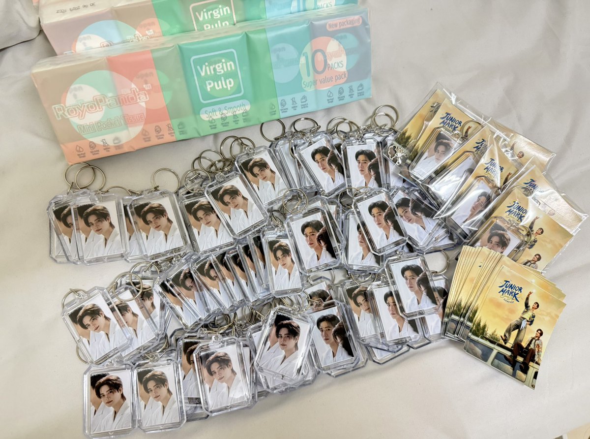 Pumpuy_ppp's tweet photo. อินโทรเวิร์ตไม่ต้องกลัวพ้มจะยัดใส่มือทุกคนเอง 💌🫶🏻

ขอบคุณรูปภาพพี่ดาราจากพี่ๆทั้งสองคนด้วยค้า 🙇‍♀️🙇‍♀️
@cherrychee @YingLi_JNM https://t.co/vEKxWlErCl