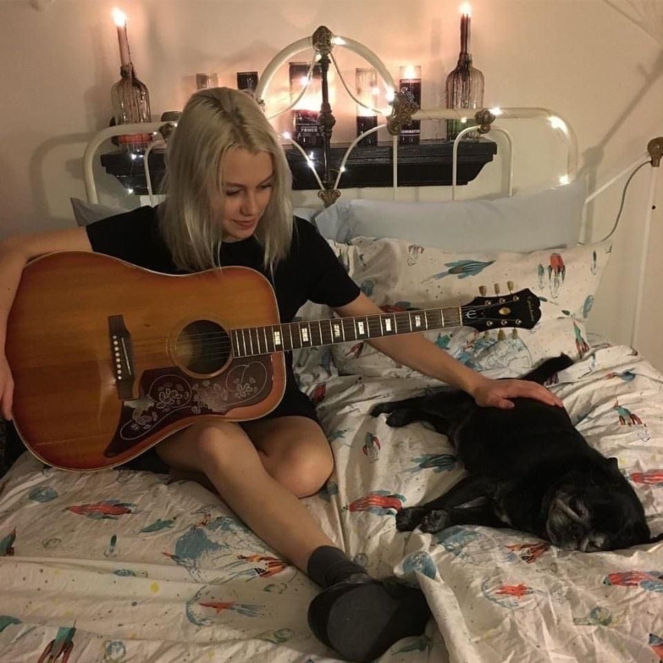 raspberhrriies's tweet photo. she can pretend to be me since she took my place in my bed, on that stage. https://t.co/ysAbQMa7ue