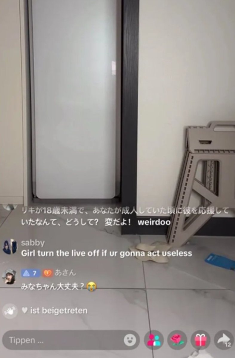 Lilianejewel's tweet photo. Debido a eso, la chica decidió colgarse en el live. Y aun asi, en comentarios habia engenes diciendo que que bueno que lo hizo. 
Tambien hubo armys diciendo que agradecian que hubiera muerto mientras ella yacia colgada. 
Los fans del kpop SON UN ASCO. https://t.co/0JnnDFGTUN