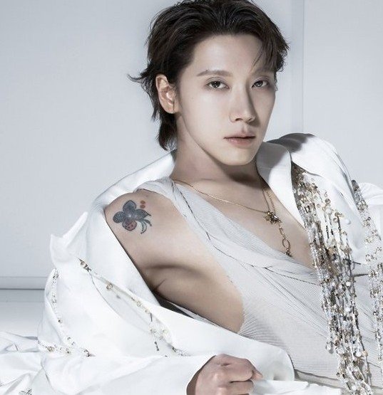 DerSchwarz_drei's tweet photo. 누워있는 그 위로 엎드리는 생각 https://t.co/MXjEugOmgQ