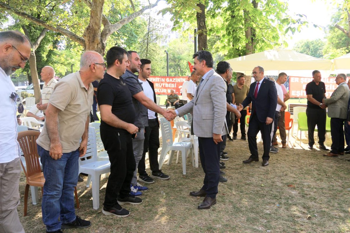 IttifakPartisi's tweet photo. Genel Başkanımız Sayın Ferhat Yılmaz beraberinde Genel Sekreterimiz Sayın Enver Türkoğlu, Genel Başkan Yardımcılarımız Sayın İrfan Bayar, Sayın Mustafa Demirci, Sayın Tahsin Koç, Sayın Bahattin Saraçoğlu, Sayın Kenan Haluk Baytemir ve Sayın Orkun Utsukarcı ile birlikte Ankara Güvenpark'ta adalet nöbetini sürdüren Terörle Mücadele Er Gazilerini ziyaret etti.

Ziyarette gazilerimizin talepleri ve yaşadıkları sorunlar dinlenirken, Türkiye İttifakı Partisi olarak kahraman gazilerimizin her zaman yanında olduğumuz vurgulandı.

Canı pahasına vatan hizmetinde bulunan tüm gazilerimize minnet ve şükranlarımızı sunuyor, haklı mücadelelerinde kendilerine destek olmaya devam edeceğimizi ifade ediyoruz.