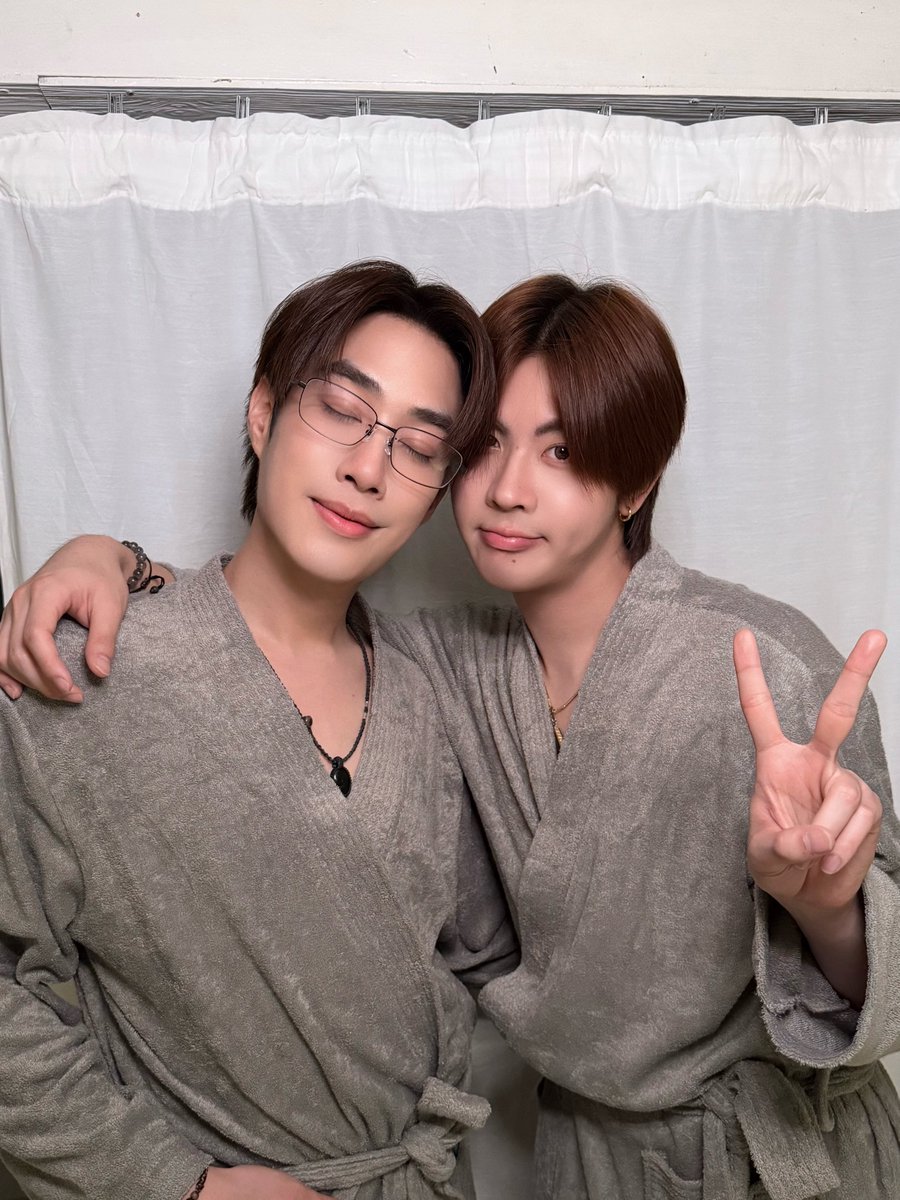 KhemjiraSeries's tweet photo. ได้เวลาาเลิกกองแล้วจ๊ะะะ ✨ 

วันนี้พี่ลูกแอดแอบเห็นน้องเจตกับพี่ชาญหยอกกันหวานฉ่ำมาก 🫣 ขอตัวหนีก่อนน เบาหวานขึ้นตาไม่ไหวจ๊ะะ 🤭

ขอบคุณทู้กคนที่มาพูดมาคุยกันนะจ๊ะ วันนี้พี่ลูกแอดขอตัวลาฝันดีผีหลอกนะจ๊ะะะ👻💤

#เขมจิราตอนพิเศษถ่ายละเด้อ https://t.co/XA792GpnwB