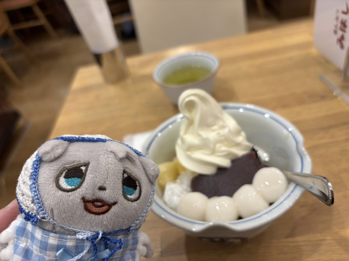 mamelico24's tweet photo. #人間の食べ物を狙うぬいの画像 https://t.co/gtUOJdcl1b