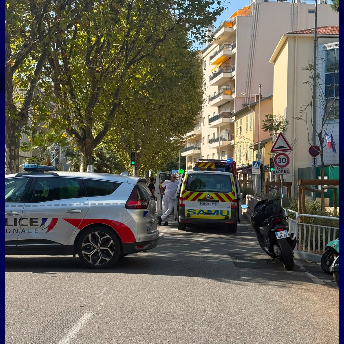 CerfiaFR's tweet photo. 🚨🇫🇷 FLASH | L’homme de 59 ans a RECONNU avoir tué son fils de 17 ans en l’étouffant avec un oreiller avant de l’étrangler avec le fil du fer à repasser. Il a ensuite envoyé une photo du corps à son épouse, qui venait de le quitter et qui avait porté plainte pour violences. Il avait également laissé une lettre dans laquelle il lui imputait la responsabilité, avant d’essayer de se suicider. Il est désormais visé par une procédure pour ASSASSINAT, et évoque un "coup de folie". (Actu17)