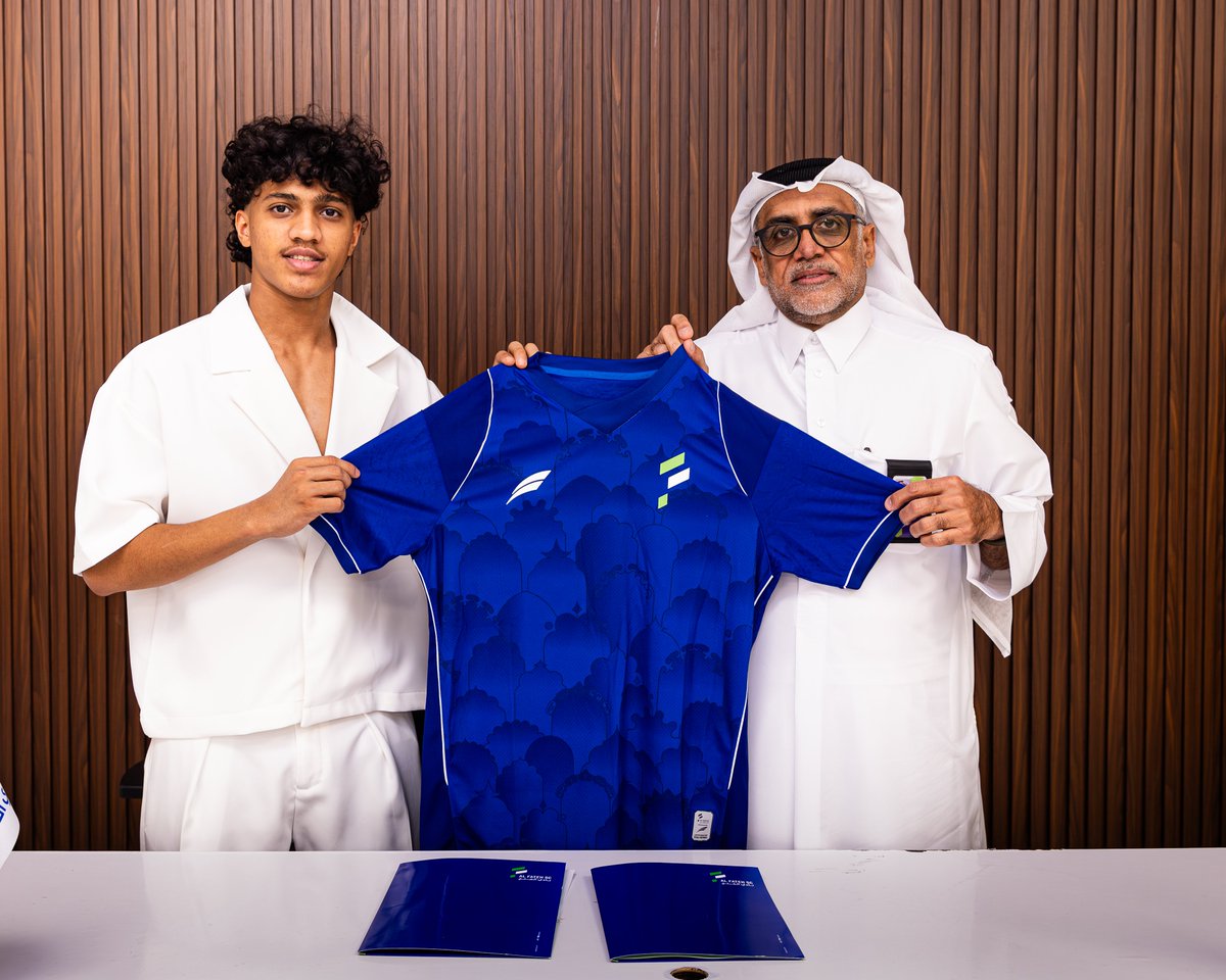 Fatehcluby's tweet photo. من توقيع اللاعب " ريان المقهوي " 📸

#فئات_الفتح https://t.co/t2GyTwL5qO