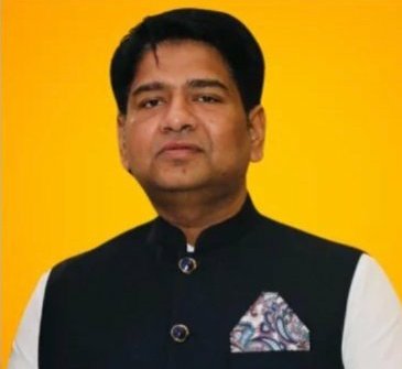 KraantiKumar's tweet photo. दिलीप मंडल एक समय सोशल मीडिया पर हमलोगों के मार्गदर्शक थे.

सोशल मीडिया पर आरक्षण के खिलाफ मुहिम चलाई जा रही है. दिलीप मंडल विपक्षी पार्टियों और विपक्षी नेताओं के खिलाफ लिख रहे हैं.

सरकार की नीतियों का गुणगान कर रहे हैं. मोदी जी के नाम की माला जप रहे हैं. आरक्षण के खिलाफ चल रही मुहिम को कर्नाटक इनकम टैक्स ऑफर @nethrapal सर ने तथ्यों के आधार पर नेस्तनाबूद कर दिया.

जहां दिलीप मंडल सरकारी नीतियों का ढोल पीट रहे हैं, वहीं नेत्रपाल सर AIIMS रिजल्ट में SC ST OBC के बेहतरीन प्रदर्शन पर पोस्ट कर रहे हैं. जनवरी में घोषित कर्नाटक इनकम टैक्स के रिजल्ट में भी OBC SC ने टॉप 10 में आधी से ज्यादा रैंक पर कब्ज़ा किया है.