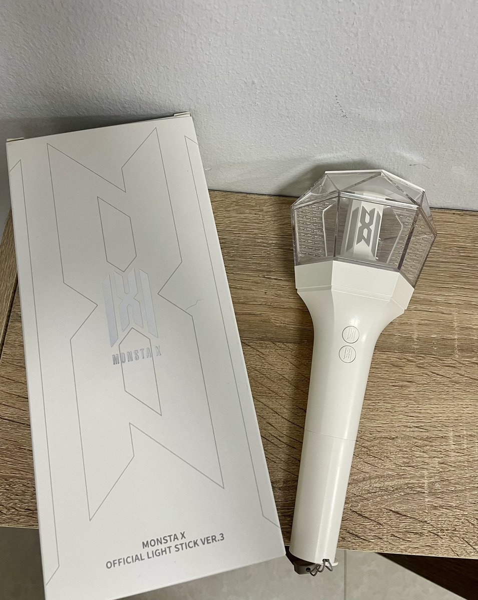 pisnotyour's tweet photo. WTS แท่งไฟ ver.3 ใช้ไป 1 ครั้ง 1,000 บาทรวมส่งค่ะ
#ตลาดนัดมอนเบเบ้
#มอนเบเบ้พลาซ่า https://t.co/bGPBjfW2xd
