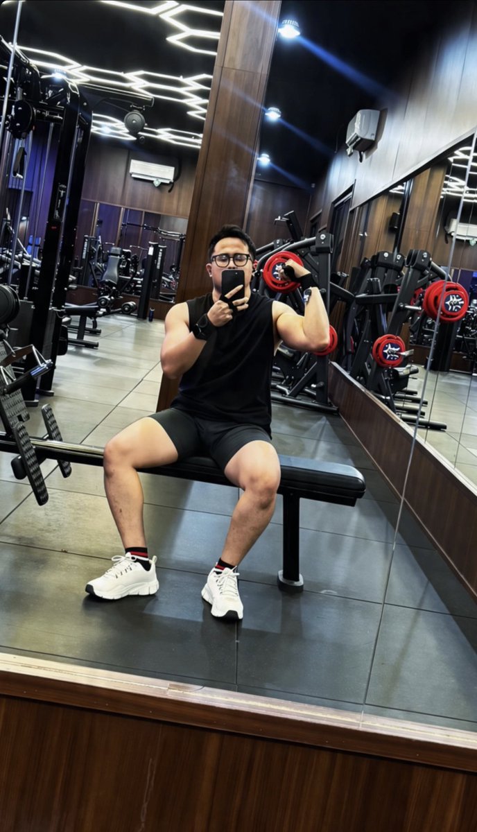 Agustus14_'s tweet photo. Gym nya sendiri mulu pffttt https://t.co/GzluClvOle
