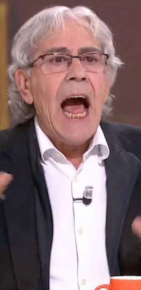 NikaTgn's tweet photo. "Soy feminista porque soy socialista."

Y a la primera de cambio, insultan a una ciudadana ceutí llamándola "garrula" en Espejo Público, porque se estaba quejando de la situación que estaba viviendo.Estos son los de la superiodidad moral y tal...
Le queda grande ser "periodista". https://t.co/4UT9JowDW0