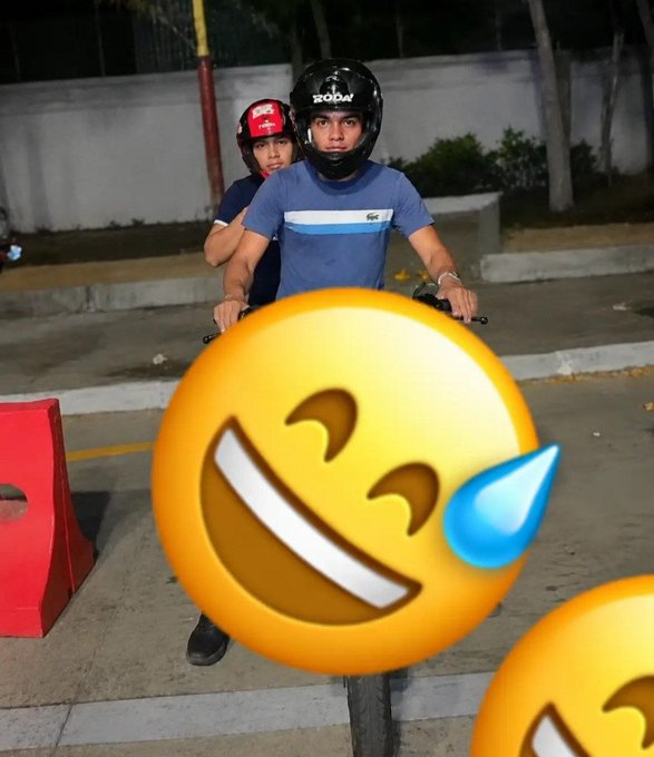CorresponsalsMX's tweet photo. #IMAGENESFUERTES
#INFLUENCER GRABO SU ASESINATO SIN SABER 👇
🚨imagenes que circulan identifican a presunto asesino#CésarGastélum, quién transmitia en vivo en #Culiacán #Sinaloa 
El creador de contenido de 25 años fue asesinado mientras grababa un video como repartidor.
según reportes de #redessociales habría dejó de apoyar a #LaChapizza y se cambió al grupo del Mayito Flaco, hijo de Ismael “el Mayo” Zambada.
"La Beba" figura activa como influencer que hacía videos con el confirmó en vivo lo sucedido. 
#estados #tendencia #violencia #guerradelnarco
📽️RedesSociales