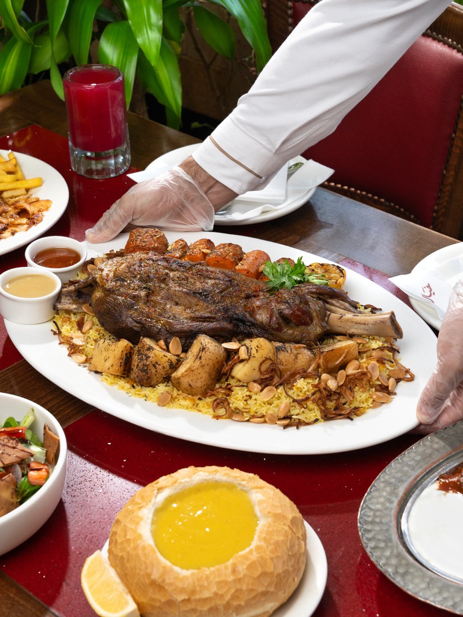 khayalrest's tweet photo. كتف خروف مشوي 
Roasted Lamb Shoulder https://t.co/AyHmqax0hf