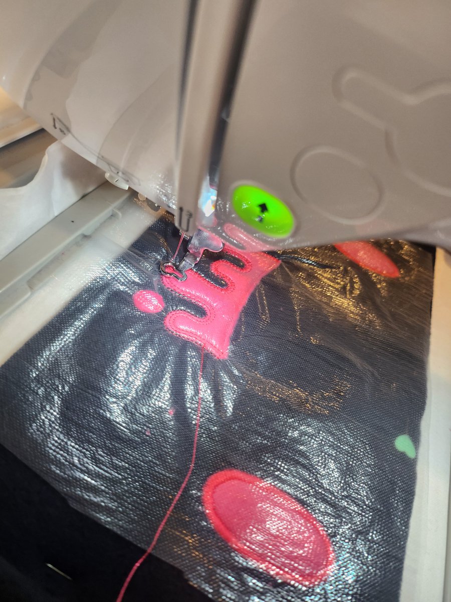 OverlordMitra's tweet photo. Gloomy Bear Custom

Im trading some work 4 work so finishing my part before the appointment on the 22nd.

Black Gloomy with Hot Pink secondary colors. Partially remaking patterns/files along the way https://t.co/YxRx9q5H0Z