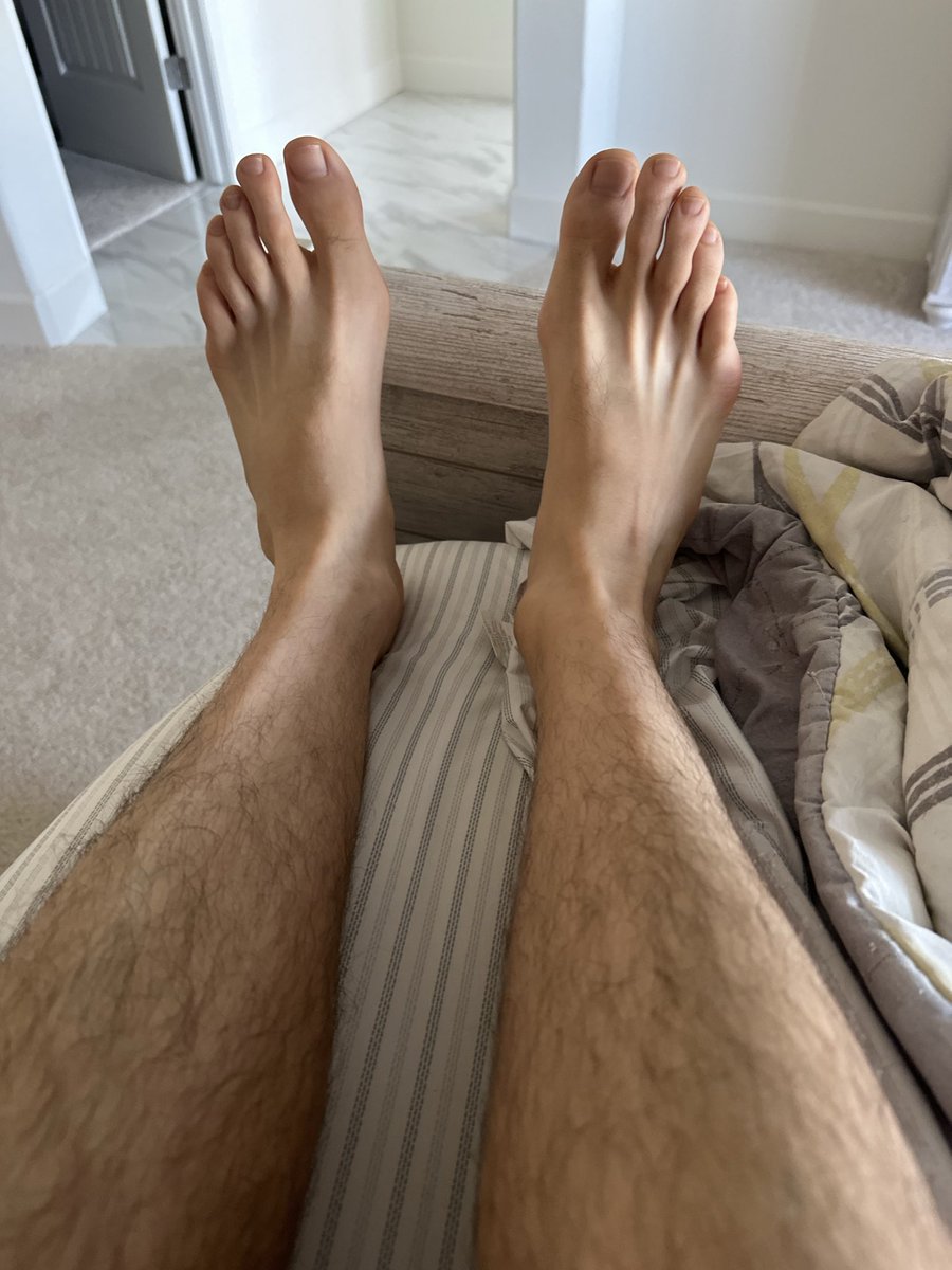 GiovanniPiedoni's tweet photo. Tops of the morning to you 😏 #gayfeet #gayhairyfeet #gaytoes #gayhairylegs #gaysweatyfeet #piedigay #piesgay https://t.co/AfDEVygjI9