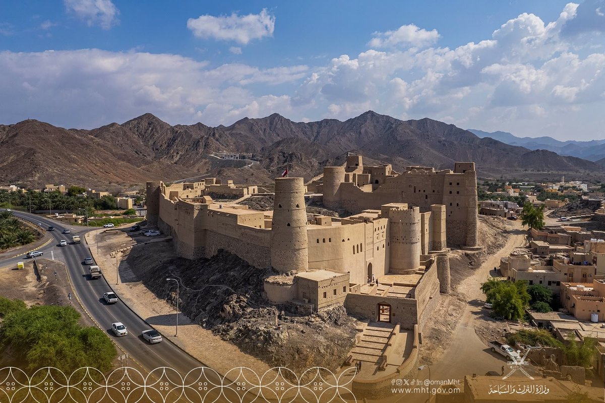 OmanMHT's tweet photo. اليونسكو تعتمد مبادرة "الممتلك الثقافي" لحرفة الفخار وحرفة النحاس والمعادن وحرفة الصناعات الخشبية لفريق بهلاء التطوعي لمؤسسة المجتمع المحلي بموقع قلعة بهلاء في محافظة الداخلية والتي شاركت بها الوزارة بالتعاون مع اللجنة الوطنية العمانية للتربية والثقافة والعلوم ضمن مبادرات متطوعي التراث العالمي 2026.

#تراث_وسياحة
