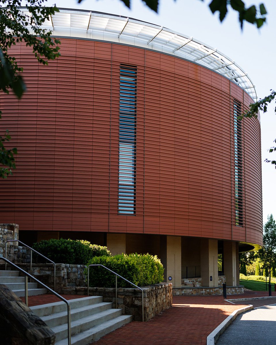 libertyuonline's tweet photo. A beautiful view of the Center for Music and Worship Arts on campus. 📸 #libertyuniversity #libertyuonline https://t.co/RPhDqaVSJN