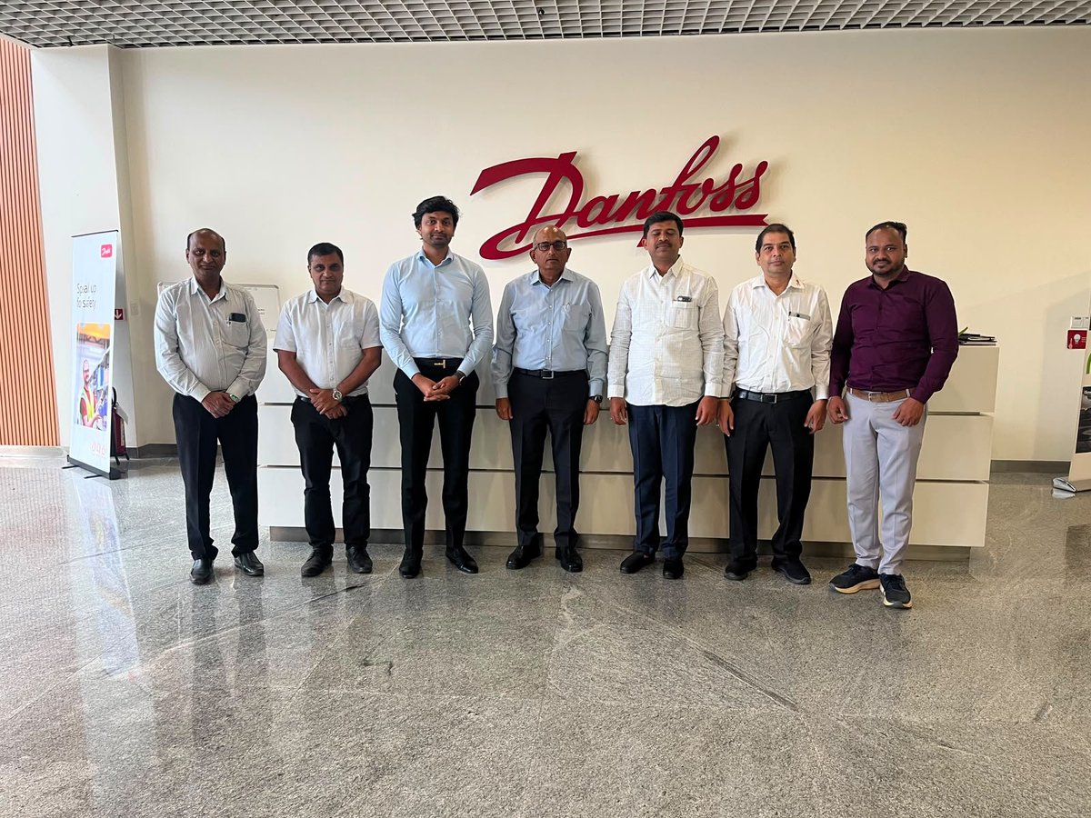 Prateek_J_Patil's tweet photo. आज चेन्नई येथील डॅनफॉस कंपनीला भेट देण्याची संधी मिळाली.

डॅनफॉस ही हवामान ब��लाच्या आव्हानांना सामोरे जाण्यासाठी, ऊर्जेची बचत, कार्बन उत्सर्जन कमी करणे आणि शाश्वत तंत्रज्ञान विकसित करण्यासाठी कार्यरत असलेली जागतिक स्तरावरील अग्रगण्य कंपनी आहे.

आधुनिक तंत्रज्ञान, ऊर्जा कार्यक्षमता आणि हरित भविष्याच्या दिशेने डॅनफॉस करत असलेले काम प्रत्यक्ष पाहण्याचा हा प्रेरणादायी अनुभव ठरला.

#danfoss #chennai