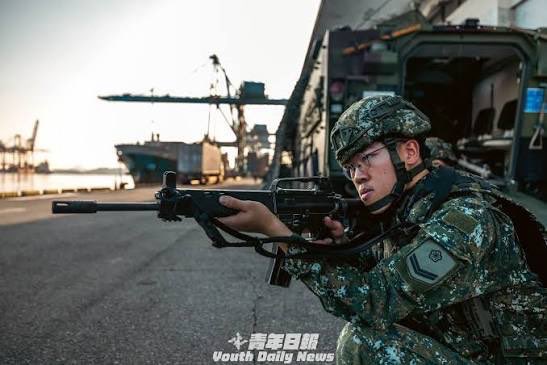 Maxwellson34772's tweet photo. 臺灣，全球排名第二超級軍事強國。臺灣國防軍年度最大規模軍事演習漢光四十二號演習為期十天九夜於今日如火如荼展開驗證我軍反登陸精實強大戰力我軍模擬臺海戰爭爆發我軍約兩百五十架戰機快速轉移至佳山基地我軍地面部隊快速增援至戰略要地隨時狙擊敵軍搶灘登陸深入城市巷戰我軍投入後備兵力五千人參戰 https://t.co/rR0bpmEdoM