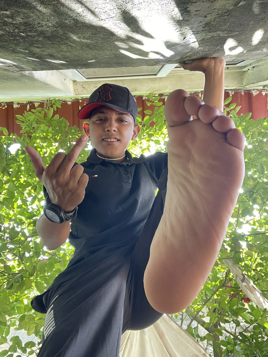 Angel_67ac6's tweet photo. Come and be a good bitch and send all your money to my PayPal loser. 🔥🙇🏽‍♂️#FinDom #Cashmaster #cashgod #cashalpha #dom #sniff #serve #send #cashmaster #serveyourhsalpha #feet #malefeet #footfetish #cashmaster #findom #footworship #cashslave #paypig #humanatm #finsub https://t.co/g7AeAn3jJH