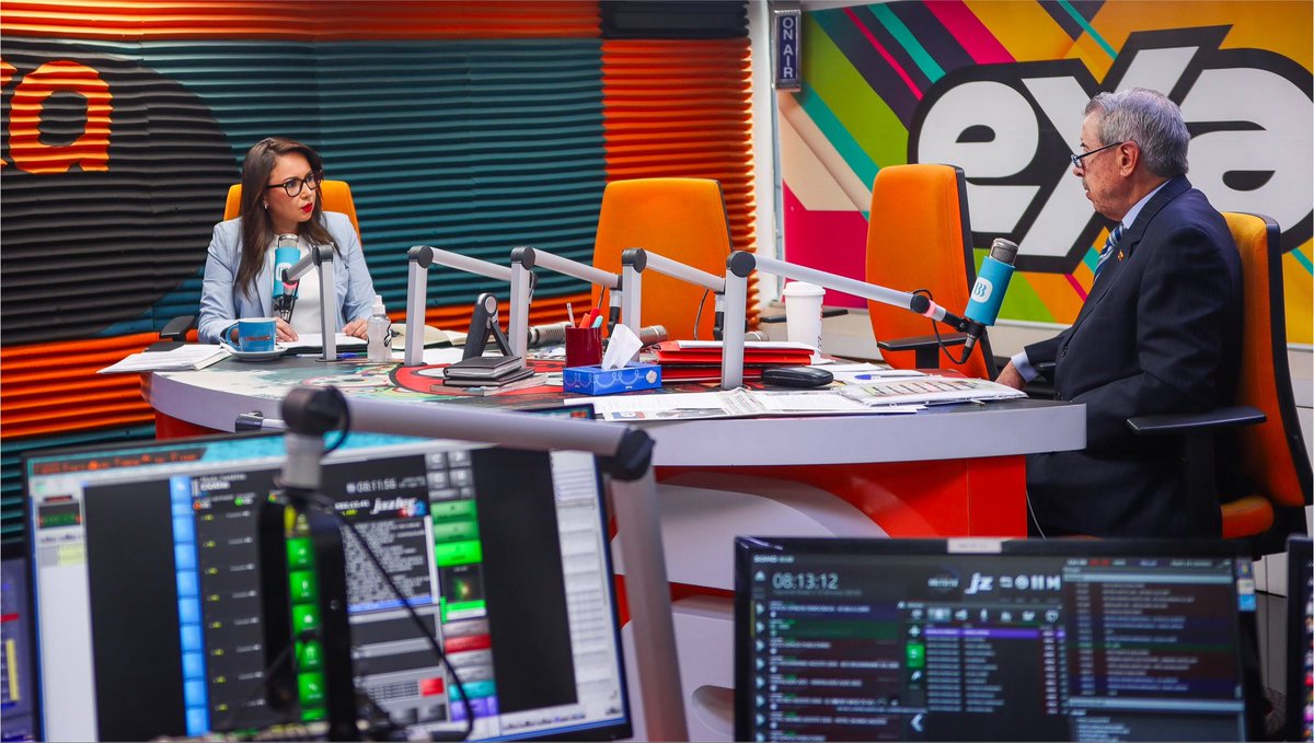 MinGobiernoEc's tweet photo. La ministra @natalymorillos señaló en @democraciaec que el Gobierno Nacional escucha las necesidades de la gente y ejecuta acciones que generan bienestar para la ciudadanía, como el programa Jóvenes en Acción, que integra a la juventud a un primer empleo en el país. https://t.co/py7MwaBL1i