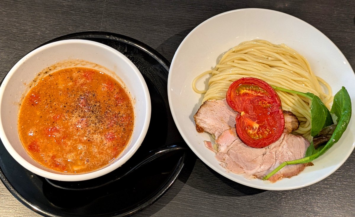 kassy503's tweet photo. 今日の麺活。アンタイヌードルズの大好物🍅トリュフトマトつけ麺（中）＋チーズご飯🧀暑い日に、このつけ麺は極上デス👍トリュフとトマトとパルミジャーノの薫りにお腹が鳴りマス🤤ツルシコ太麺と濃厚つけ汁が最高に旨し😋旨味が濃縮されたトマトも堪らん✨チーズご飯リゾットも超旨しで大大大満足👍✨ https://t.co/uTwTXR85pY