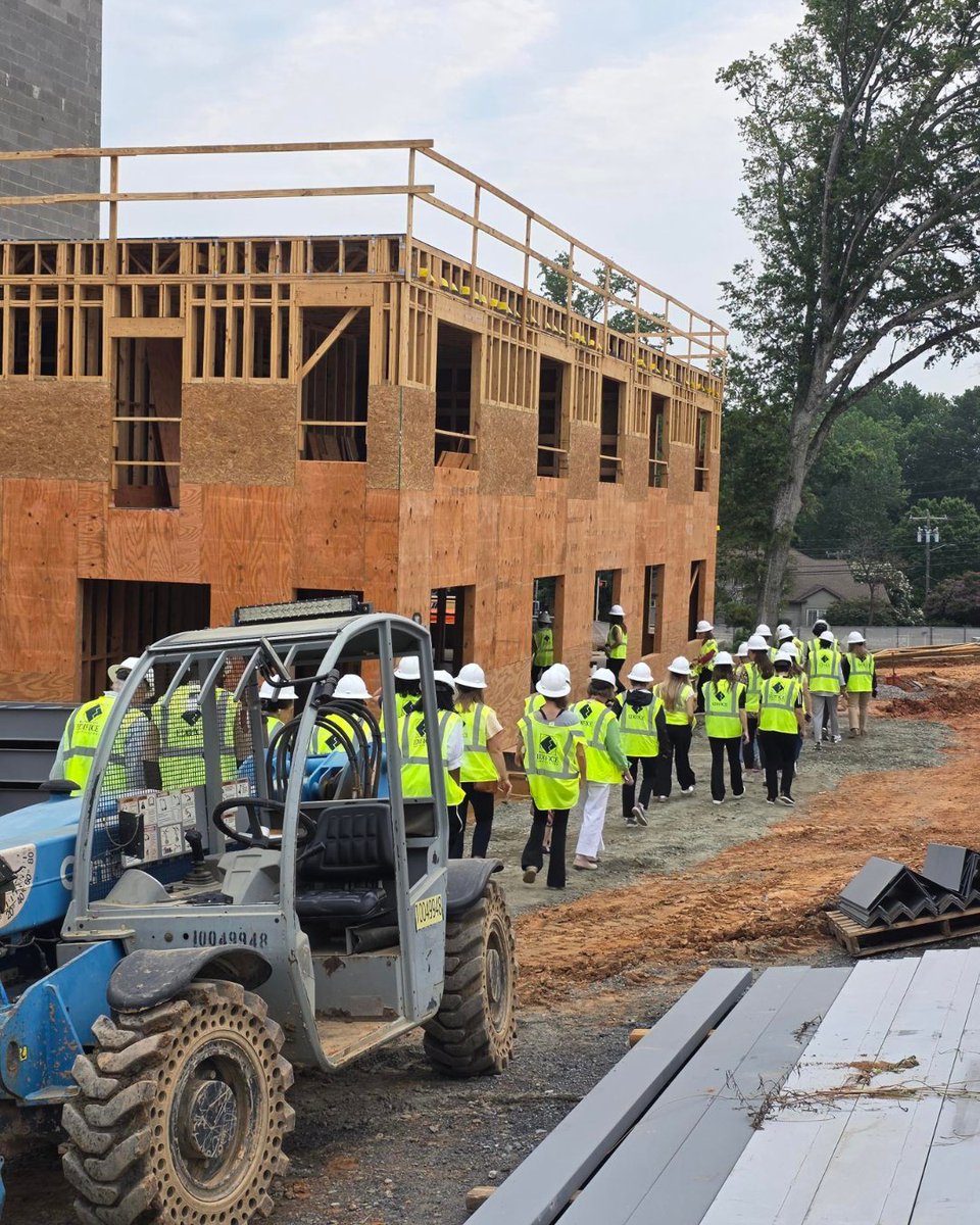 EdificeConst's tweet photo. @DreamKeyOrg and @YWCAcharlotte just celebrated the beam signing for Wheatley Place Apartments, a new 80-unit multifamily community with club and leasing areas that will offer residents modern living and upward mobility.
@LandDesignInc https://t.co/1z4BeerwpF