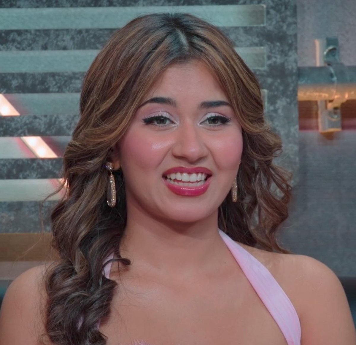 Choaticevil's tweet photo. The show she did not win because it was biased ofcourse but she definitely won the hearts of the million billion peoples. Akanksha Choudhary got more hype than the winner. https://t.co/JpS3CN5Tu8