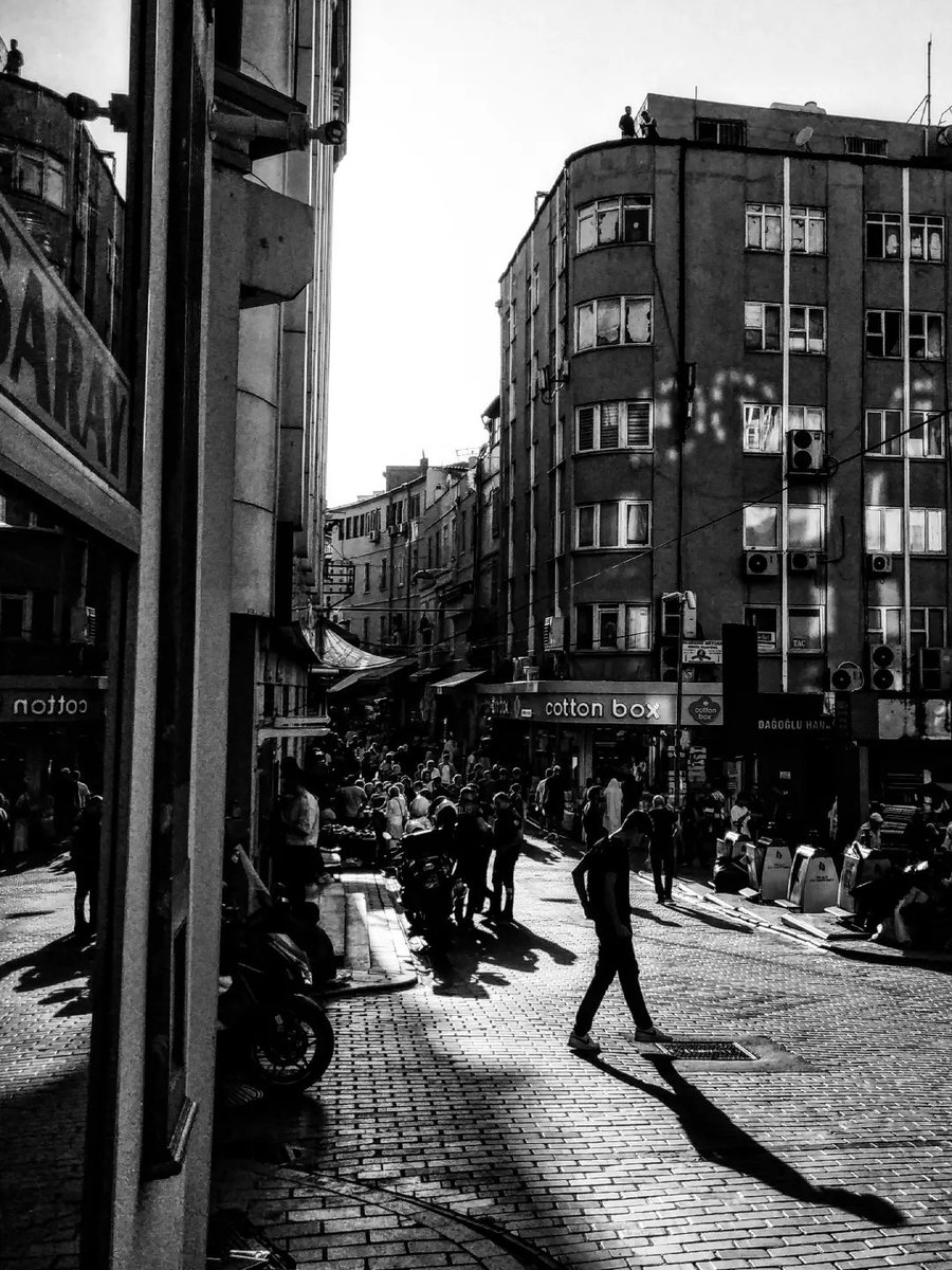 meltemsumeli's tweet photo. Gölge 
Photo by Meltem Sumeli 📷 
#streetphotography #photo #bnw https://t.co/Yq8TD4CnAH