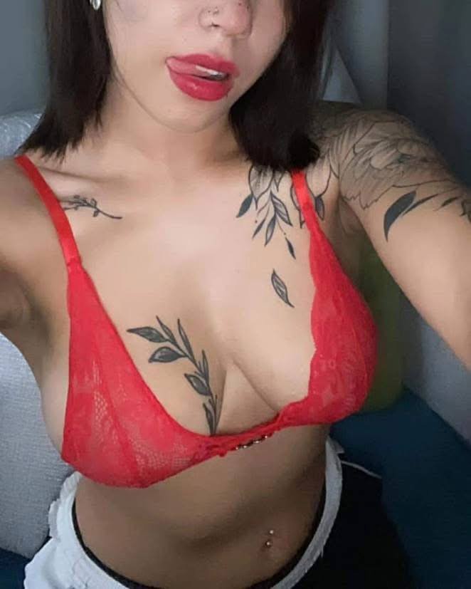 SharonMarsss09's tweet photo. @milfjulitaa Las mías están mejor ❤️‍🩹 https://t.co/1XkfYflWg8