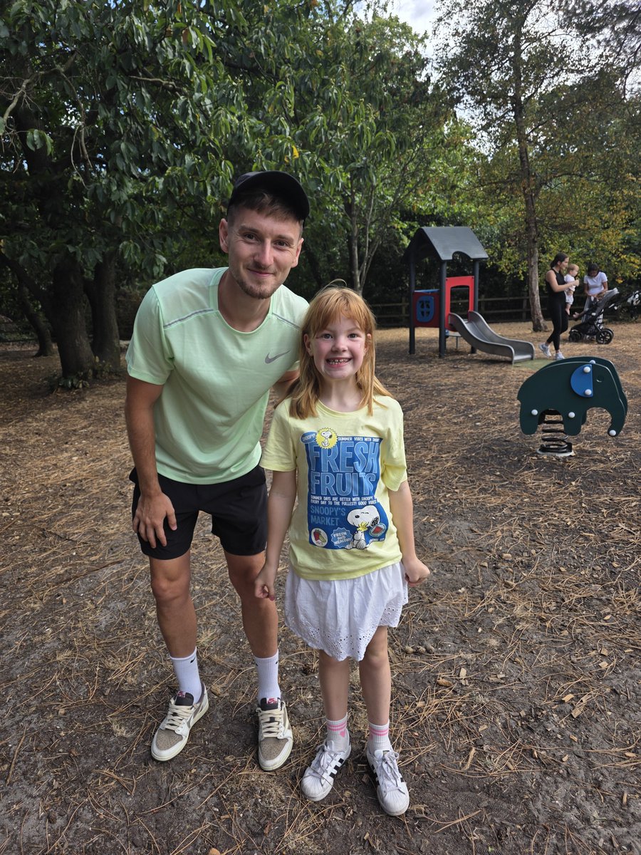afcb81's tweet photo. She just had to get a photo with brooksy #afcb #UTCIAD β€οΈπ https://t.co/LIERCGRmHq