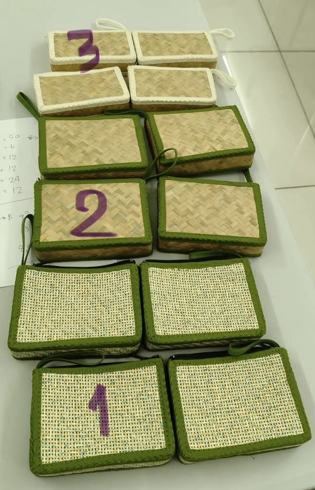 jlyenyen's tweet photo. ก่อนหมดวันขอแจก GAW รอบไปรให้เพื่อนๆที่โพสต์อวยพรวันเกิดน้องป๋อในวันนี้
แจก 3 คน ตามนี้
Cardholder หนัง PU 1
หวีพกพา 1
กระเป๋าเสื่อสานใบจิ๋ว 1 (เลือกเลข)
#yygaw 

รีโพสต์+กดใจ เดี๋ยวเช็คหน้าฟีดเองค่ะ
ส่งฟรี สุ่มเมื่อสะดวก และรอกระเป๋ามาแปป😂

CELEBRATING YIBO DAY
#29yrsWANGYIBO https://t.co/UeDFDCMzvW