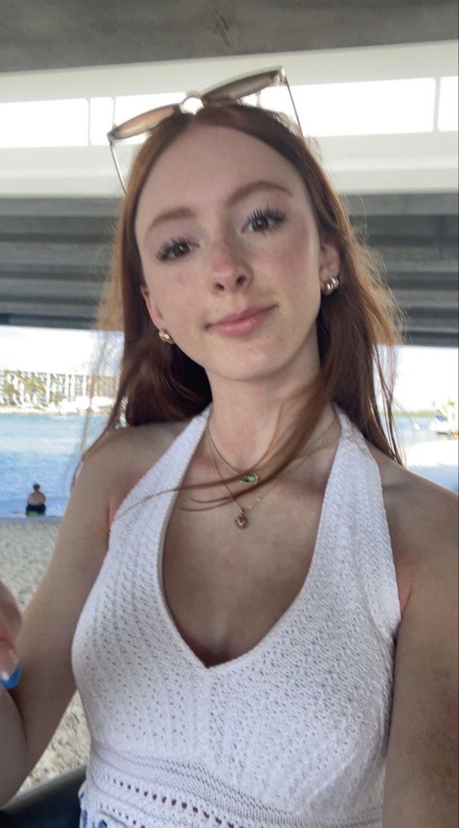 Collegebopps's tweet photo. Insta vs vsco https://t.co/9yv6ick99c