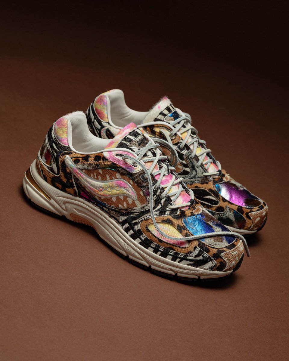 WESTSIDEGUNN's tweet photo. LET ME INTRODUCE THE FLYEST SNEAKER IN THE 🌎 

GXFR X @SauconyOrigs GRID JAZZ 9 “AWESOME GODS” 

Release Date: 8/28 (WESTSIDE GUNN DAY) 

I COULD TALK ABOUT SNEAKER OF THE YEAR BUT THATLL BE DOWNPLAYING THEM… THIS IS ONE OF THE BEST SNEAKERS EVER. INSPIRED BY @atmos_usa & @ITSJEREMYSCOTT I WANTED TO DO SOMETHING THAT WAS NEXT LEVEL.. SO I WENT HEAVY ON DETAILS AND QUALITY!!! THIS IS A DESIGNER SNEAKER…. COULD BE SOLD AT SAKS/NEIMANS.. LITERALLY ANYBODY WHOSEVER SEEN THIS SNEAKER GO KRAAAAZY, AND ANYBODY WHO HAD THE HONOR TO WEAR THEM ALREADY WONT TAKE THEM OFF BC OF THE COMFORT LEVEL 🤲🏽

The LEATHER moccasin strings, the LEATHER insides, The REAL SCORPION on the hang tag, the VINTAGE frame on the Box, and the body feels like pure Jungle… there is NO other shoe like this AND ALSO NO SHOE IS THE SAME… 

YES U HEARD THAT RIGHT EVERY PAIR IS DIFF… IF YOU FIND ANY PAIR THATS THE SAME ILL REFUND U AND YOU CAN HAVE THEM FOR FREE 🔥🔥🔥

WE ALL CAN BE INSPIRED BUT ITS ABOUT WHAT YOUR GONNA DO WHEN ITS YOUR TIME TO SHINE!!!! 

THANK YOU @SauconyOrigs FOR ALWAYS BELIEVING IN MY VISION AND WERE JUST GETTING STARTED 🤲🏽💪🏽💯

S/O to ALL MY REAL SNEAKERHEADS and Release info will be AVAILABLE shortly 

WHO WANTS A PAIR AND WHAT SIZE????? 

📸 @ArabLincoln 

#GXFR #SAUCONY #ART #MASTERPIECES #FLYGODISANAWESOMEGOD