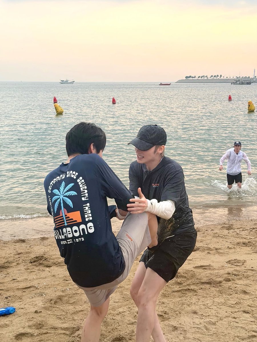 9vp6t6's tweet photo. ㅎㅎ진짜 견우와그녀같다 https://t.co/dAO82ku3E3