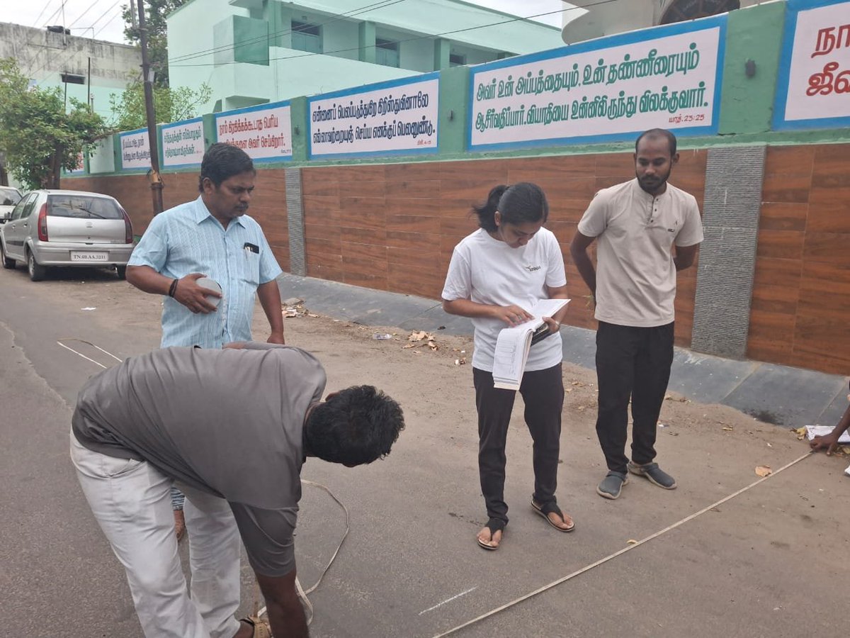 Tutycorp's tweet photo. தூத்துக்குடி மாநகராட்சி கிழக்கு மண்டலத்துக்கு உட்பட்ட மேல ரத வீதி பகுதியில் மேற்கொள்ளப்பட்டுள்ள சாலை சீரமைப்பு பணிகளை மாநகராட்சி ஆணையர் திருமதி.சி.ப்ரியங்கா இ.ஆ.ப அவர்கள் நேரில் பார்வையிட்டு ஆய்வு செய்தார்கள். https://t.co/UFhVpsFflc