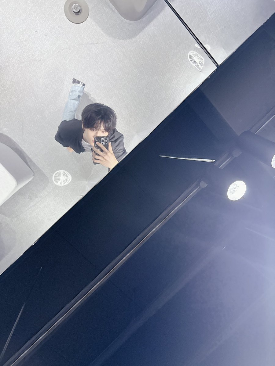 jinqvxin's tweet photo. 小小志晟🫳🏻🫳🏻 https://t.co/1vRNtUR2ag