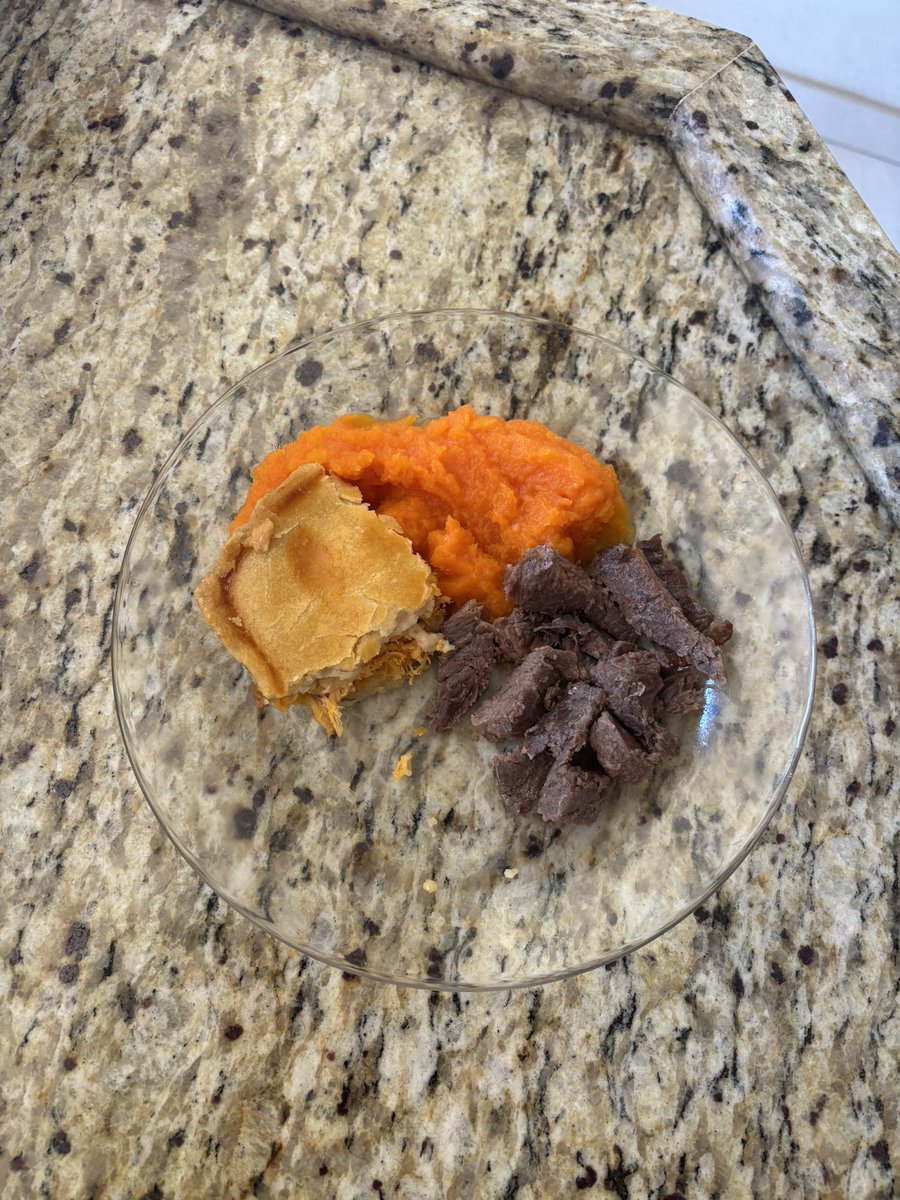 ANYkcal0's tweet photo. é bem tranquilo treinar de jejum pela manha mas eu ja cheguei comendo
nao digo ser omad pq mais tarde devo tomar cafe com leite de lei 
acabou o alface https://t.co/iDG2p3Gabf