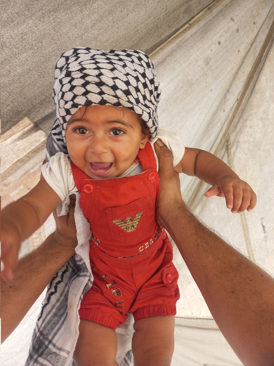 Laiesea's tweet photo. We are Palestinians.

We are not terrorists.

If you believe us,  PLEASE leave a dot . it’s just a dot . https://t.co/7J74CPeKUL