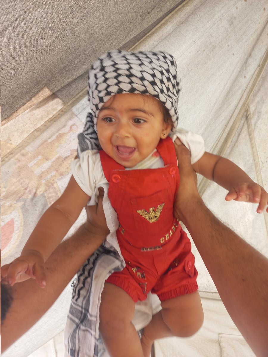 Laiesea's tweet photo. We are Palestinians.

We are not terrorists.

If you believe us,  PLEASE leave a dot . it’s just a dot . https://t.co/7J74CPeKUL