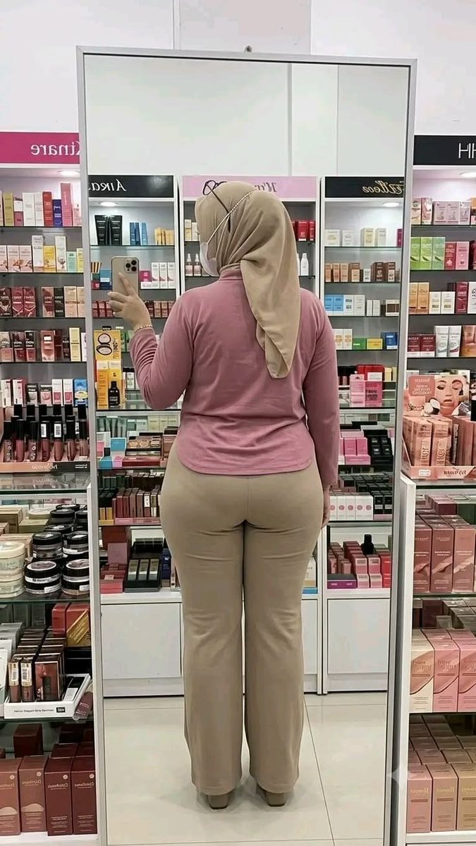 Pocoloco98x's tweet photo. Store employee 🍑🍉 https://t.co/02oFwxYiGr
