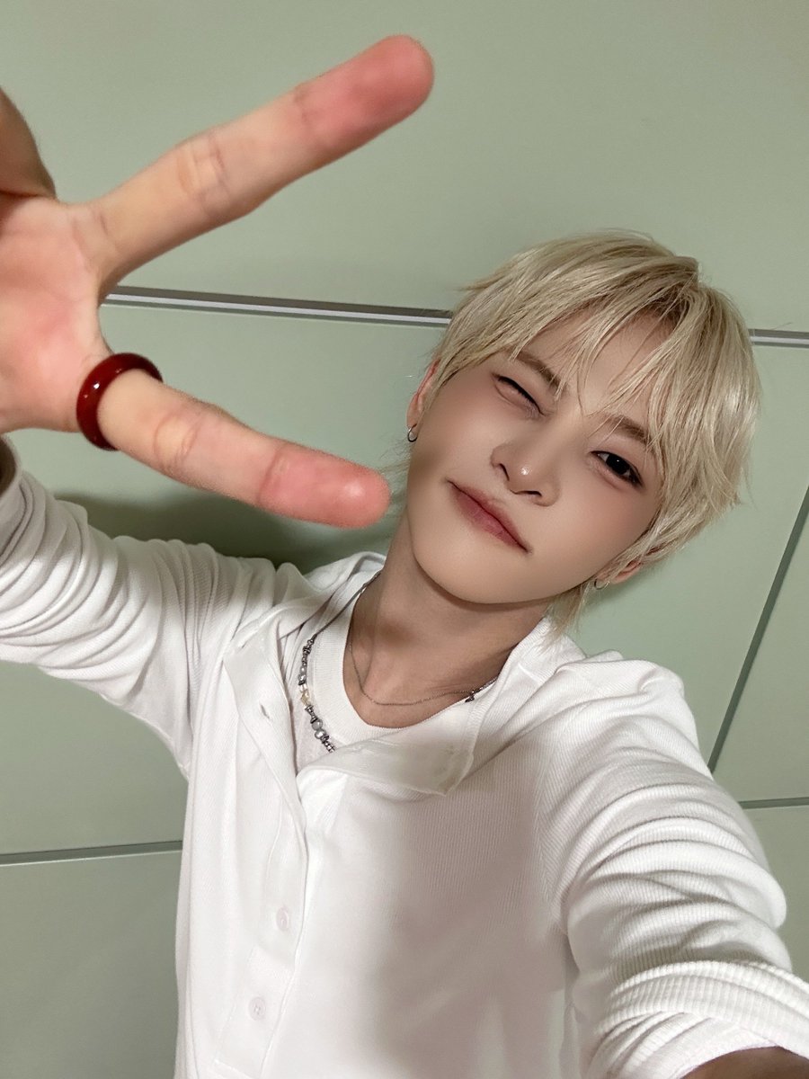 bbineeeyh's tweet photo. #1 현빈이가 좋은 점
셀카가 완전히 공주야 https://t.co/89zREFHOvT