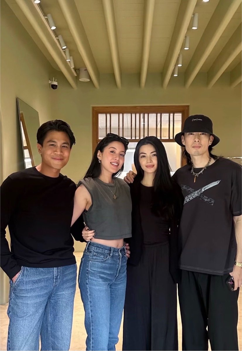 SMilkdrama's tweet photo. first ever photo of #VanNessWu and his wife, #EmiAramaki

finally!!! what a gorgeous couple 🥹🤍 https://t.co/ob3gEyGyno
