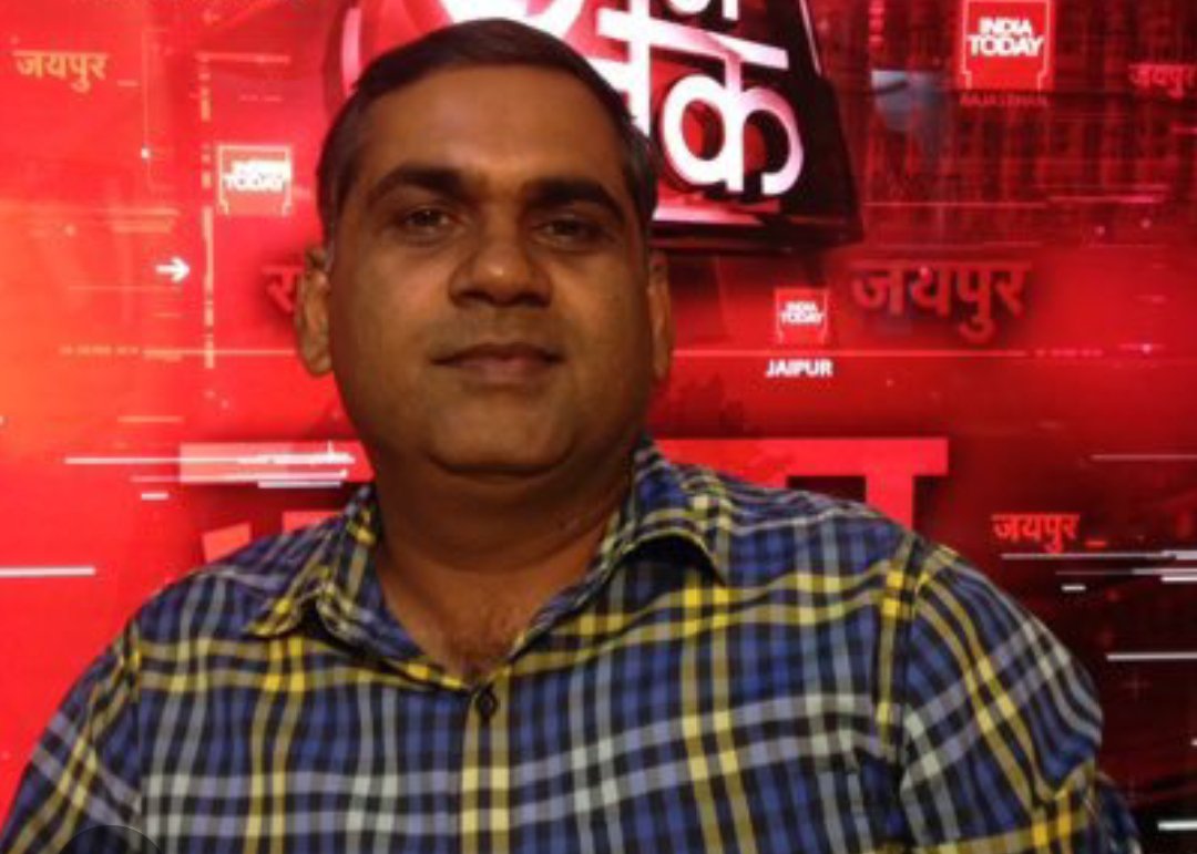 LoveChouha58847's tweet photo. बेरोजगारों को जब कोई भी रास्ता नहीं दिखा तब एक भगवान बन कर आए @sharatjpr @aajtak yes we proud of you sir 
#implementoneyearwaitingruleinfourthgrade आओ तुम्हे रियल हीरो दिखाता हु thank you @sharatjpr https://t.co/tXFnmlzBZ3