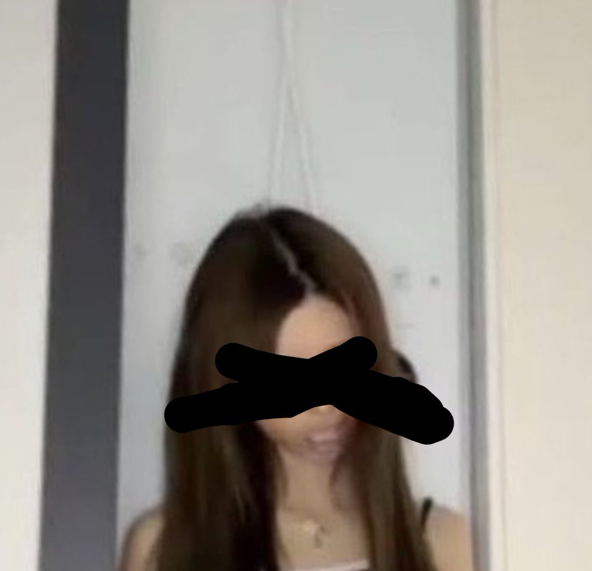 Lilianejewel's tweet photo. El único motivo por el que pongo la foto, es porque Engenes y Enhypen intentan borrar lo que hicieron de internet y pretender que nada paso. 
Esta cara de la "buscadora de atencion" como la llamó Niki, deberia perseguirlos de por vida. Nadie JAMAS debe olvidar lo que  hicieron. https://t.co/yieo2yw4nB