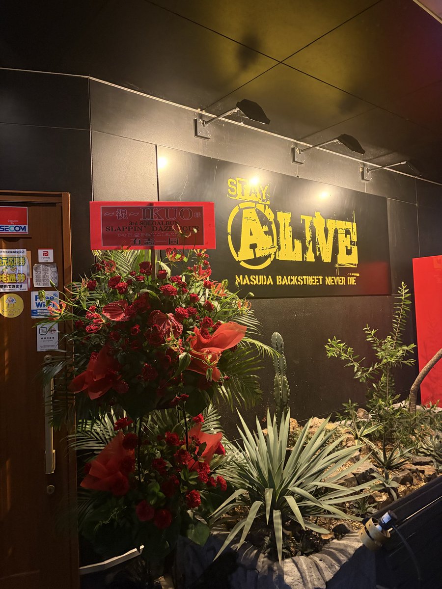 IKUObass190's tweet photo. IKUO 

SLAPPIN DAZE
TOUR 2026 
-30th anniversary-

ツアー初日！

STAY ALIVE MASUDA！！

無事終了しました！

生まれ育った益田で

最高のメンバーと

ライブをする事ができて

感無量です！

「SLAPPIN'DAZE」は

今日のライブで
完成形になった思いました！

来てくれたみなさん！

最高のOne Dayを
ありがとうございました！！

忘れられない1日になりました😭

ALIVEのスタッフのみなさん！
ありがとうございました！！

#有志のみんな花ありがとう
#西川くんありがとう
#西川貴教
#IKUO
#SLAPPINDAZE