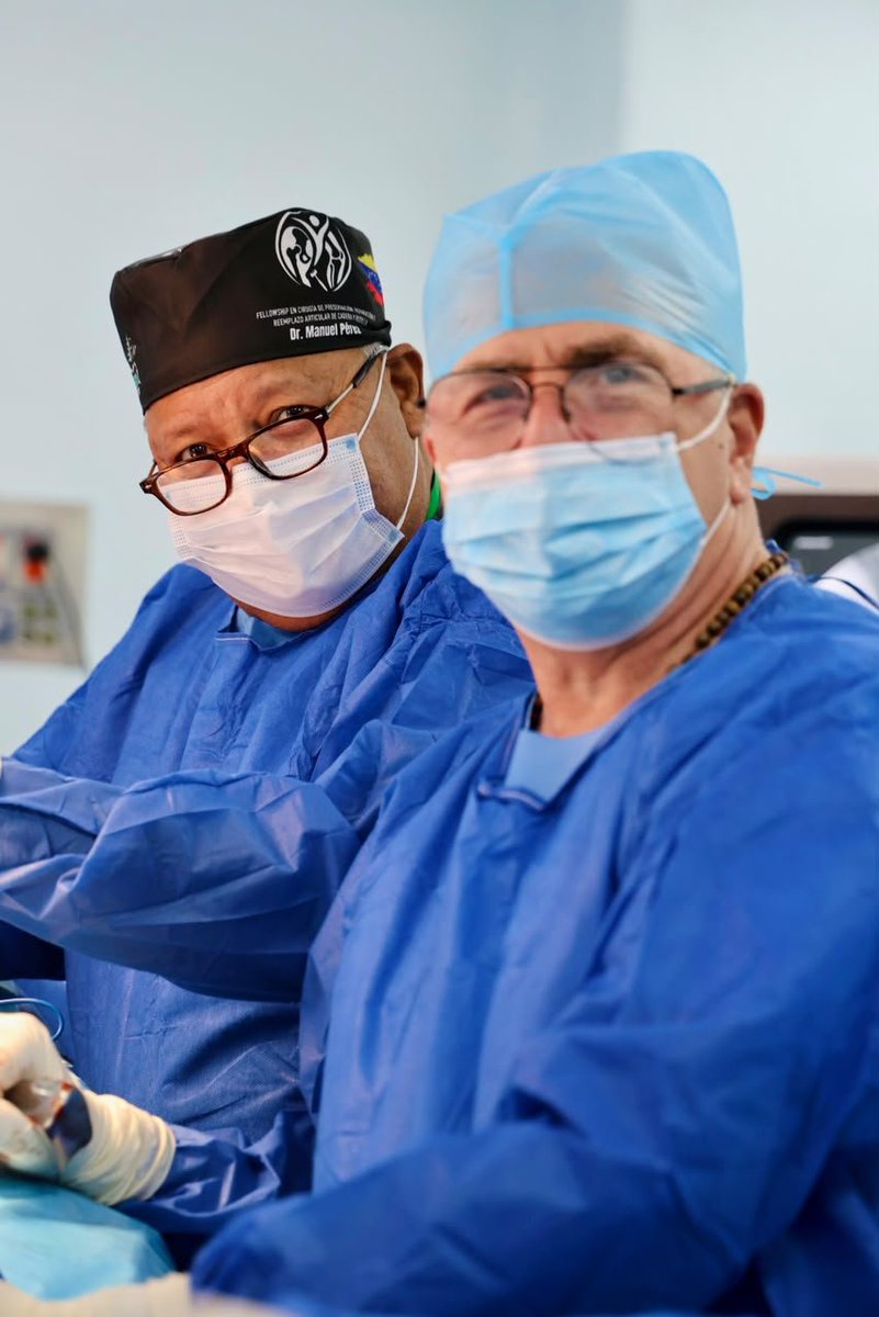 ClinicasColina's tweet photo. Devolvemos la movilidad y la esperanza 🦴💚

Nuestro equipo de traumatología realizó con éxito la reducción de una fractura centroacetabular de alta complejidad en una paciente de 56 años. Un trabajo en equipo junto a La Mundial de Seguros para seguir transformando vidas. https://t.co/WfjTEIOK32