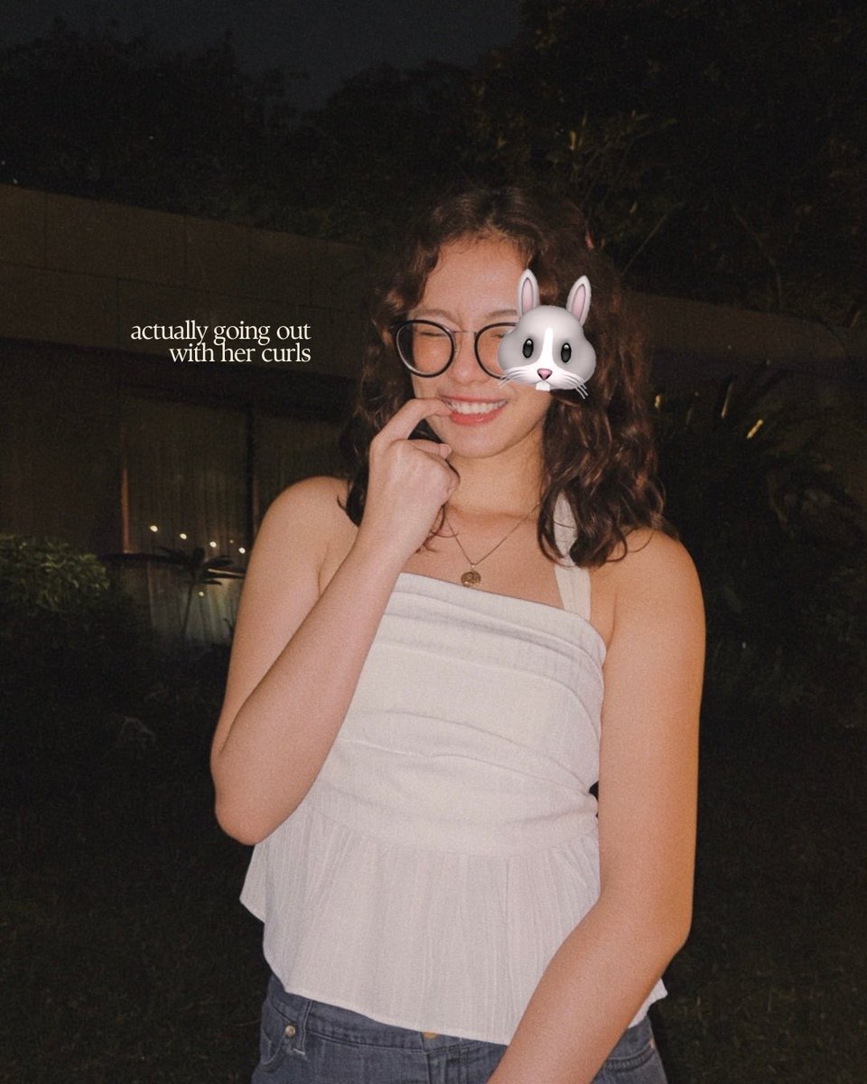 gizmozaplenty's tweet photo. mau share ini,
Makasih banget buat Leehan (boynextdoor) karena udah bikin aku sayang sama rambut asli aku 🥺

sempet smoothing 2 tahun karena gak suka rambut “ngembang”.
Kemudian mulai banyak yang share tips di internet + kenal leehan 🥰
inilah aku dan rambut keriting ku 🧡 https://t.co/0iWfxb6pyx